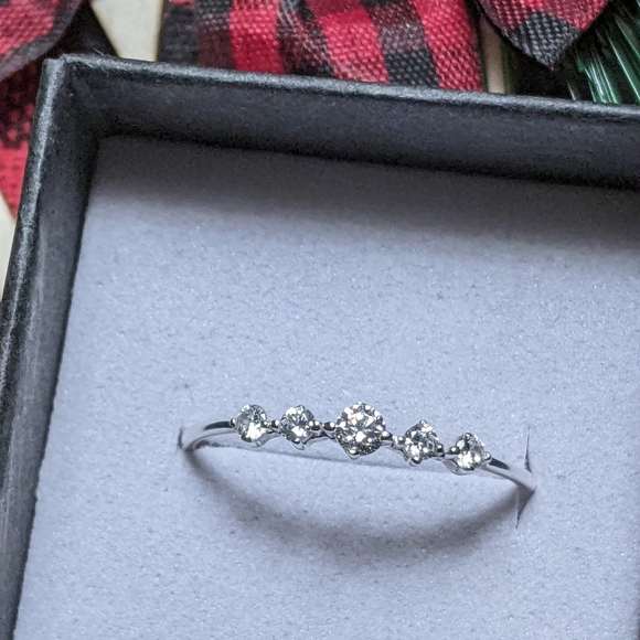 Silver Sparkling Ring - Picture 1 of 3